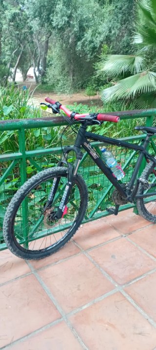 Bici MTB 26 Negra con detalles en rosa