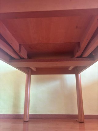 Mesa de comedor de madera
