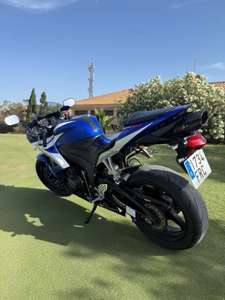 Honda CBR 600 RR Azul y Blanca