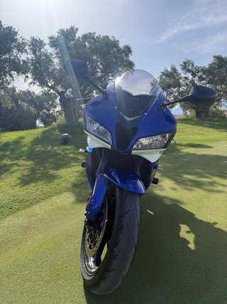 Honda CBR 600 RR Azul y Blanca