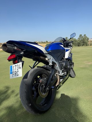 Honda CBR 600 RR Azul y Blanca