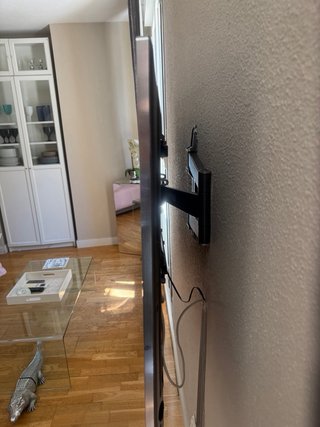 Televisión plana negra