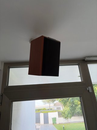 Mueble TV con TV y equipo de sonido