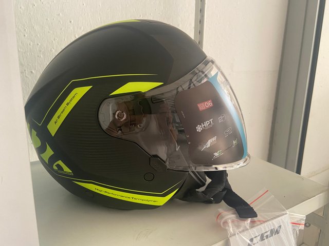 Casco CGM 126G IPE CITY Jet Negro Amarillo con gaf