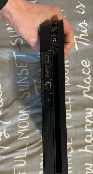 PS4 Slim 500GB da riparare o per pezzi.