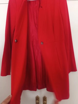 Chaqueta Zara tres cuartos roja