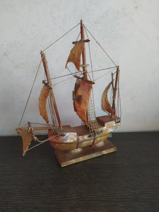 Barco antiguo madera y nácar