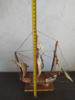 Barco antiguo madera y nácar