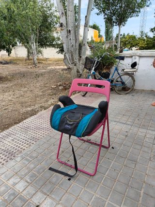 Alzador de coche para niños