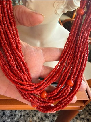 Collar artesano de coral multihilos años 70