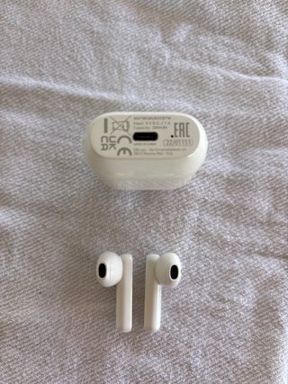 AirPods Music Hero