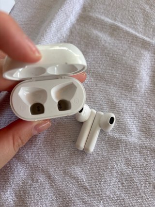 AirPods Music Hero