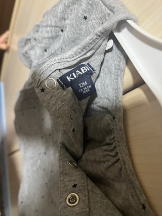 Camiseta niña gris con estrellas