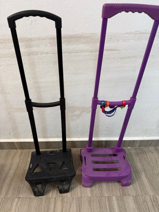 Soporte con ruedas para mochilas