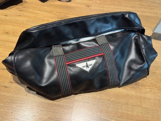 Maleta John Travel cuero negra