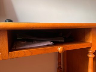 Escritorio de cerezo con cajones