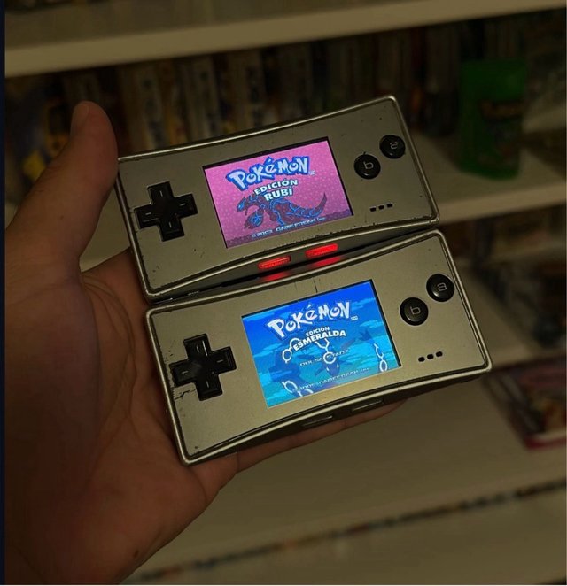 Dos nintendo Game Boy micro plateadas