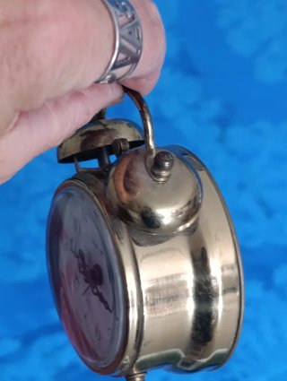 Vecchio orologio da tavolo dorato