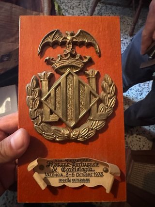 Piezas de colección antiguas y enciclopedias