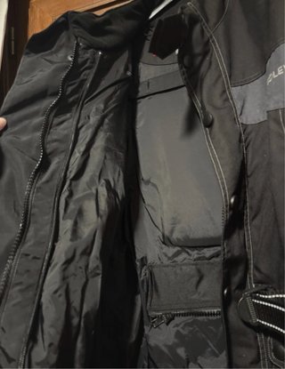 Chaqueta de moto con protecciones