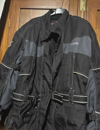 Chaqueta de moto con protecciones