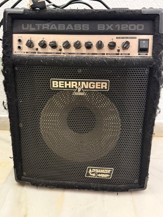 Amplificador Behringer Ultrabass BX1200