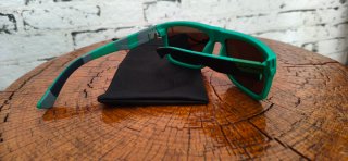 Gafas de sol polarizadas negras y verdes
