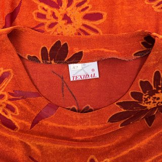 Camiseta de punto naranja floral vintage