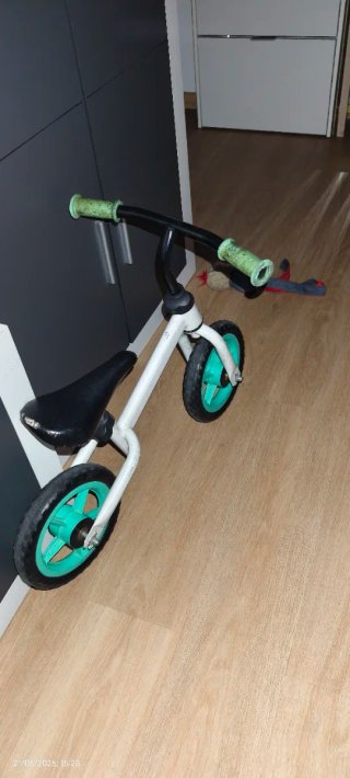Bicicleta de equilibrio infantil