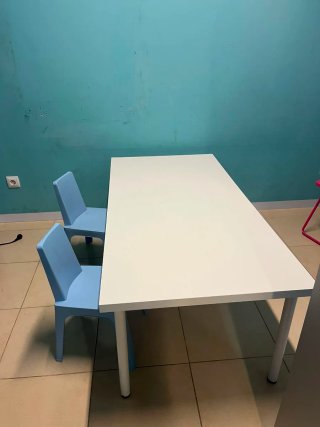 Mesa infantil blanca, opcional sillas