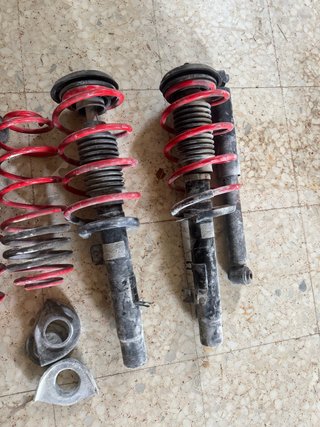 Amortiguadores y muelles rojos