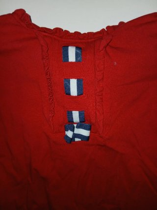 Camiseta niña roja con detalles