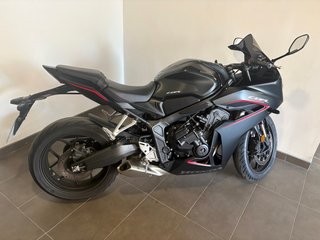 Honda CBR650R E-clutch