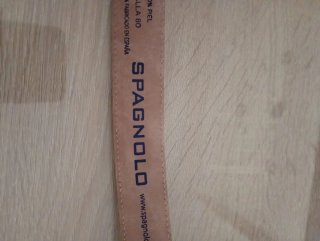 Cinturón beige con detalle bandera España