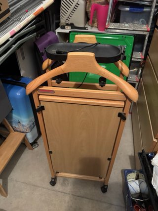 Galán de noche madera y panel acolchado para panta
