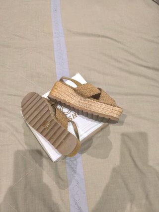 Sandalias plataforma Shif beige tiras cruzadas