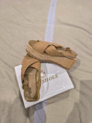 Sandalias plataforma Shif beige tiras cruzadas
