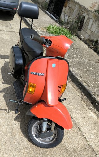 Moto Scooter Roja y Negra