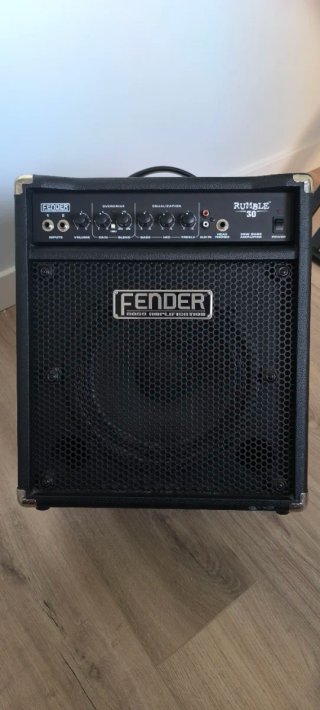 Amplificador Bajo Fender Rumble 30