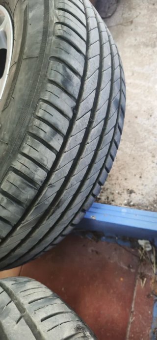 Llantas Kia 215/60 R16