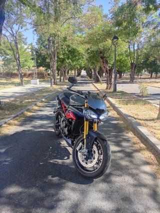 Triumph Speed Triple 1050 R - 16mil km