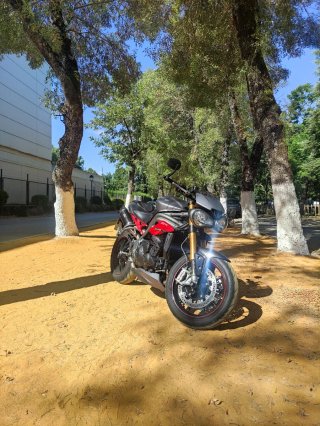 Triumph Speed Triple 1050 R - 16mil km