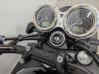 Triumph Bonneville T 120 BLACK