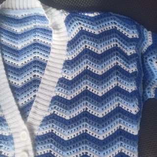 Chaqueta Crochet Zigzag Azul y Blanco