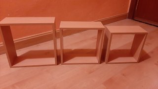 Estantería de pared y 3 cuadradas a juego
