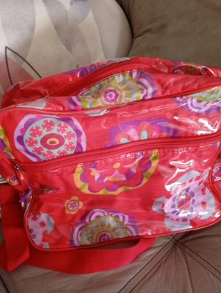 Bolso rojo plastificado estampado