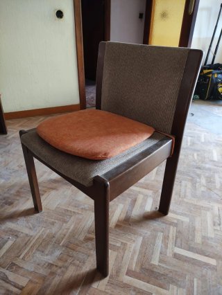Sillas de comedor de madera y tapizado