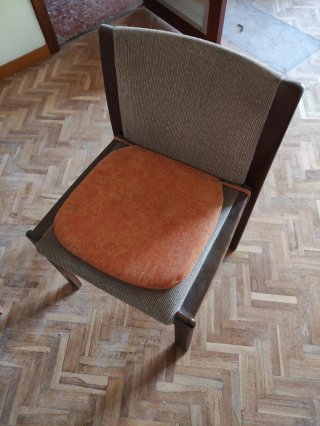 Sillas de comedor de madera y tapizado