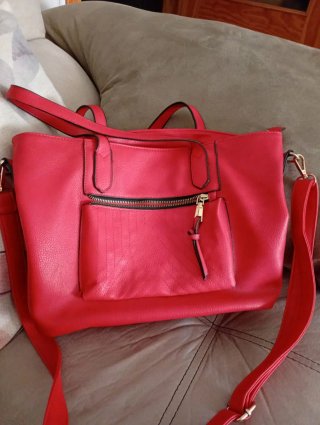 Bolso rojo con correa