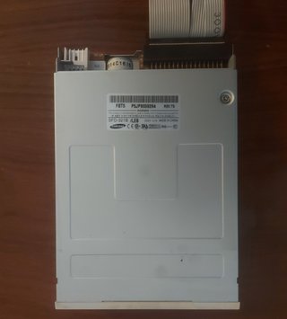 ANTIGUA DISQUETERA INTERNA DE 3,5” MARCA SAMSUNG